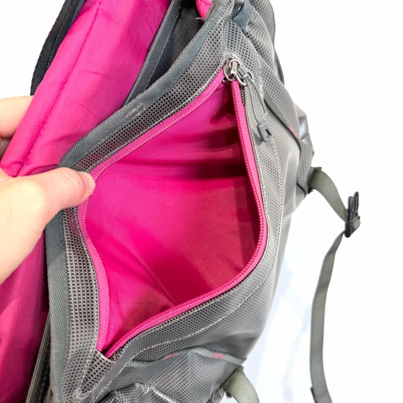 Patagonia Black Hole Mini Messenger 12L travel outdoors grey pink buckle closure - Picture 14 of 16